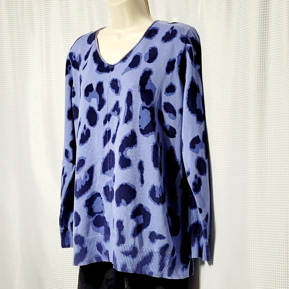 Belle by Kim Gravel Blue Leopard Print V-neck Relaxed Fit Sweater Women's (L)